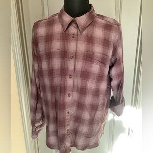 Carhartt Mulberry color Women’s US XL ( 16-18 )Plaid Casual Work Shirt.